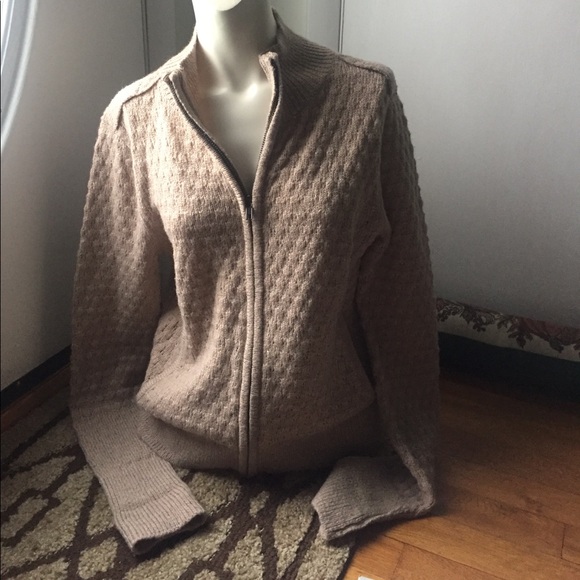 Banana Republic Beige Sweater - Picture 7 of 7